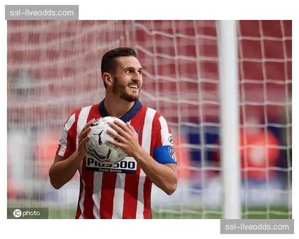 马德里竞技宣布与队长科克续约一年，新约至2027年夏